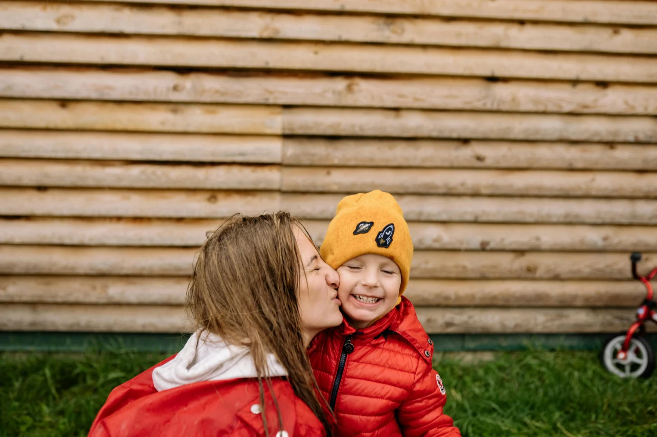 Comment préserver la douceur de la peau de vos enfants : astuces pour éviter les gerçures